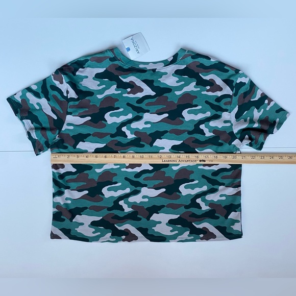 Arizona Women’s Camo Crop Tee - Picture 5 of 6